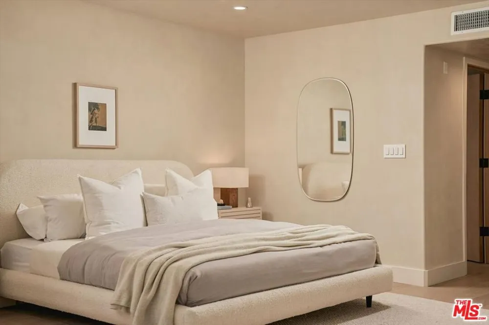 18 Voyage Street Marina del Rey, CA 90292