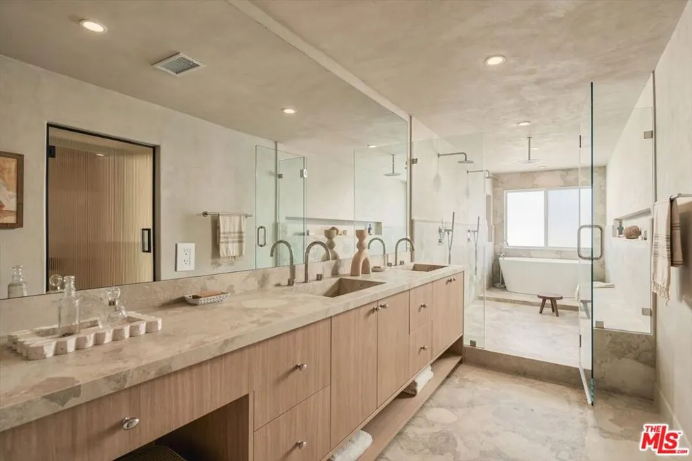 18 Voyage Street Marina del Rey, CA 90292