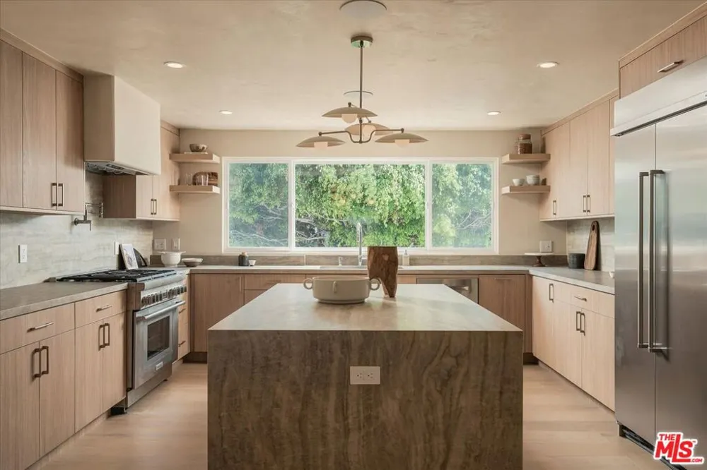 18 Voyage Street Marina del Rey, CA 90292