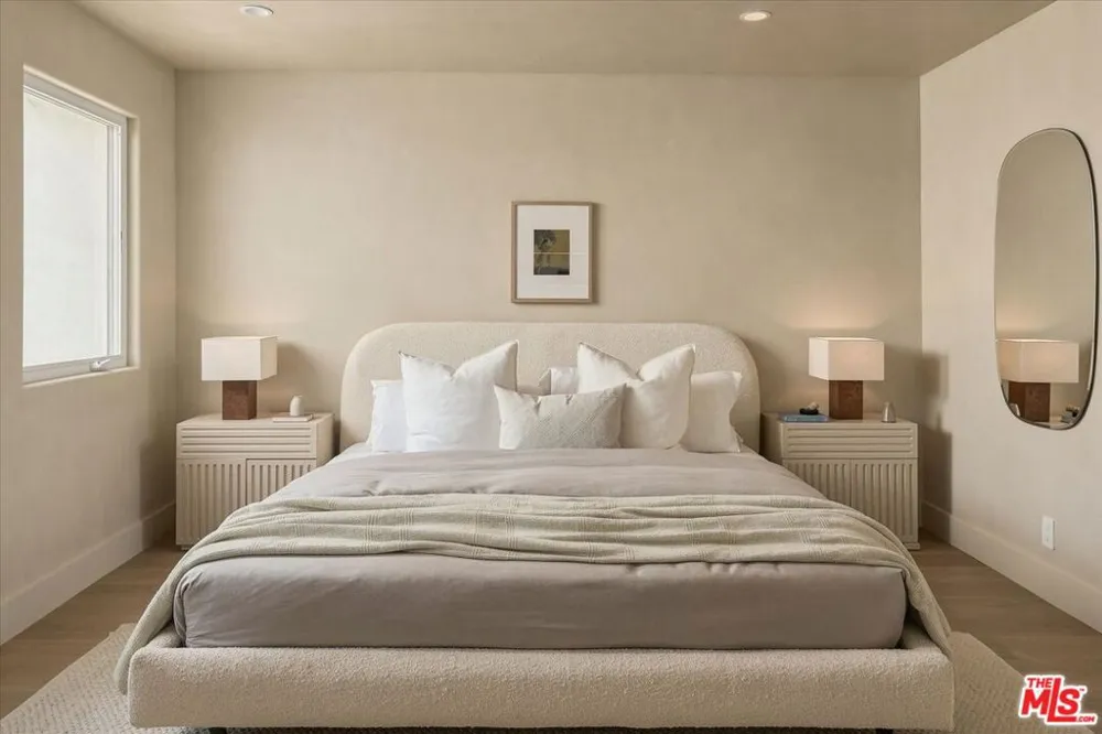 18 Voyage Street Marina del Rey, CA 90292