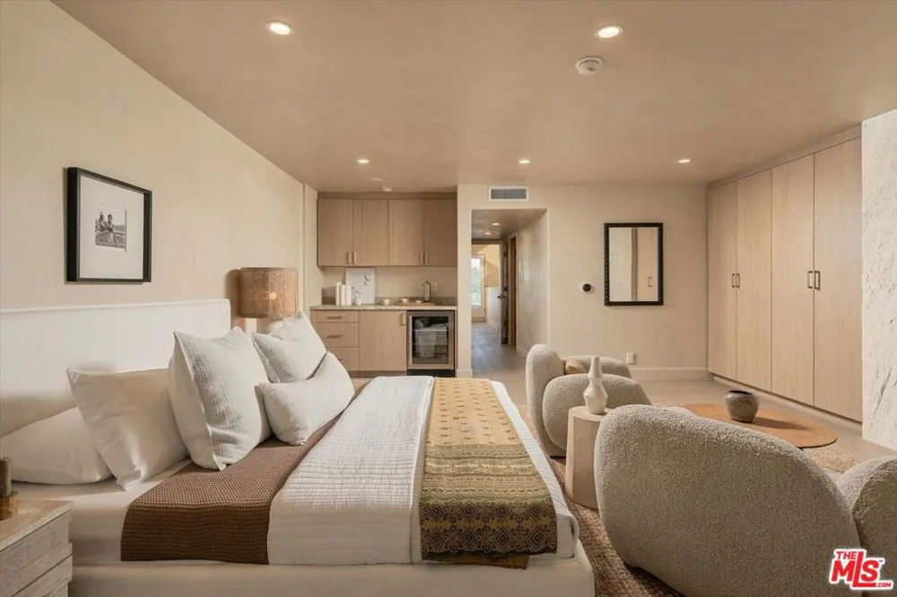 18 Voyage Street Marina del Rey, CA 90292