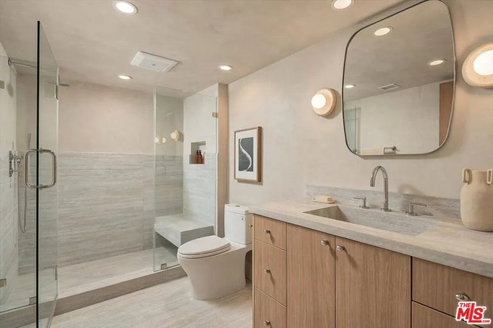 18 Voyage Street Marina del Rey, CA 90292