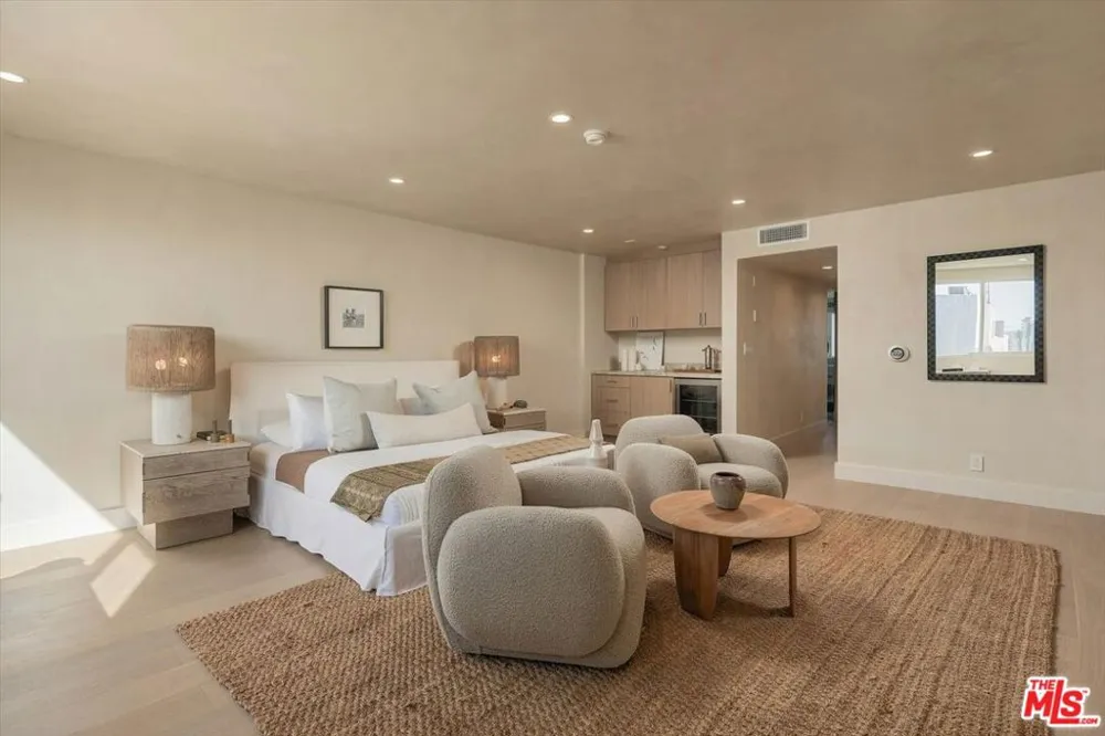 18 Voyage Street Marina del Rey, CA 90292