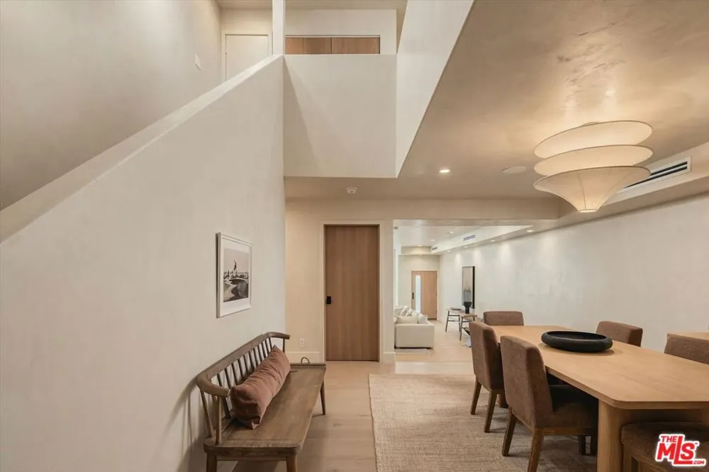 18 Voyage Street Marina del Rey, CA 90292