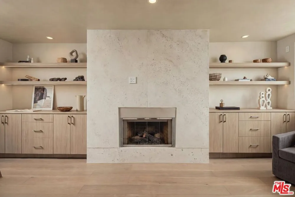 18 Voyage Street Marina del Rey, CA 90292