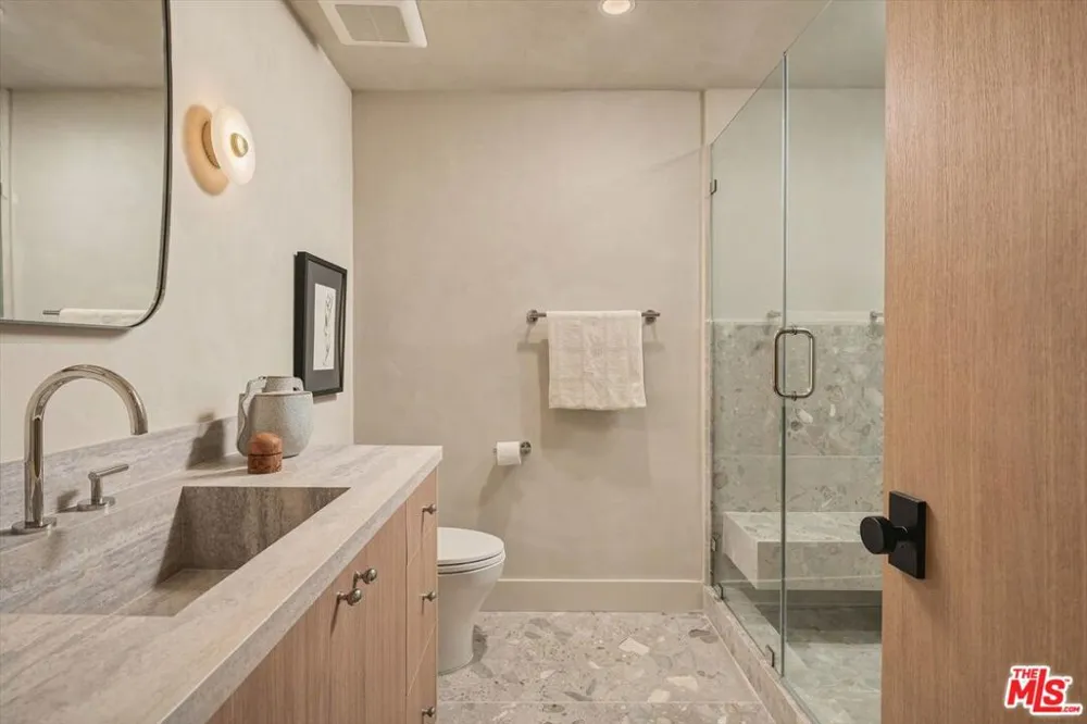 18 Voyage Street Marina del Rey, CA 90292