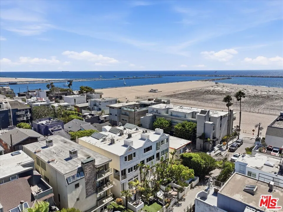 18 Voyage Street Marina del Rey, CA 90292