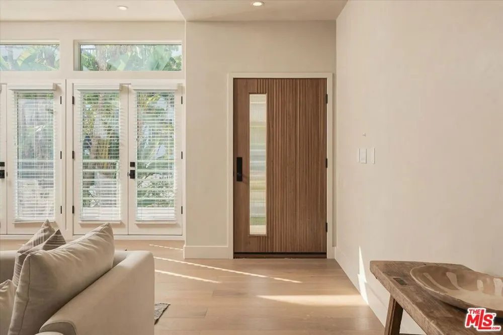 18 Voyage Street Marina del Rey, CA 90292