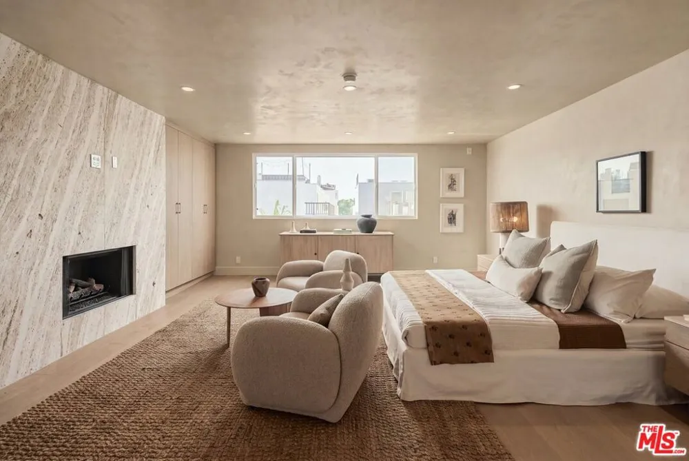 18 Voyage Street Marina del Rey, CA 90292