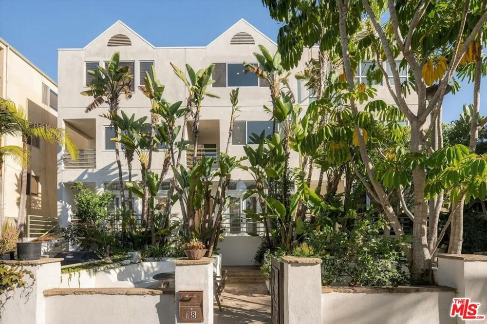 18 Voyage Street Marina del Rey, CA 90292