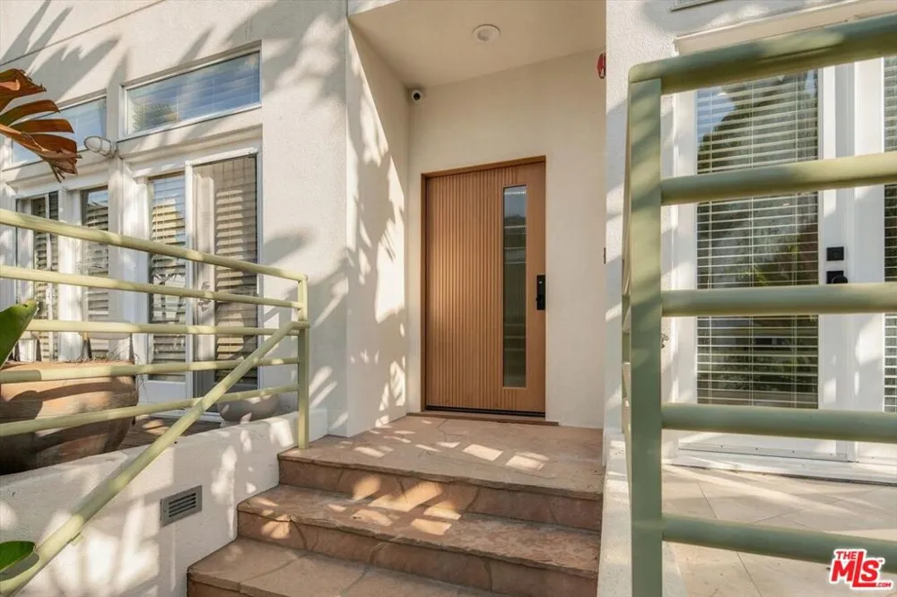 18 Voyage Street Marina del Rey, CA 90292
