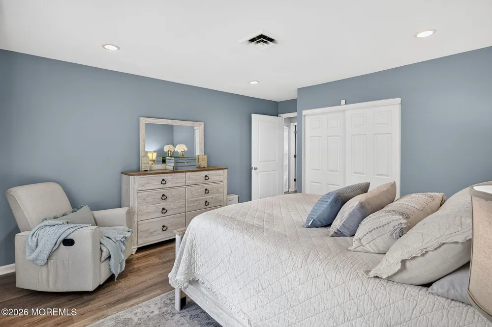 976 Aberdeen Drive Lakewood, NJ 08701