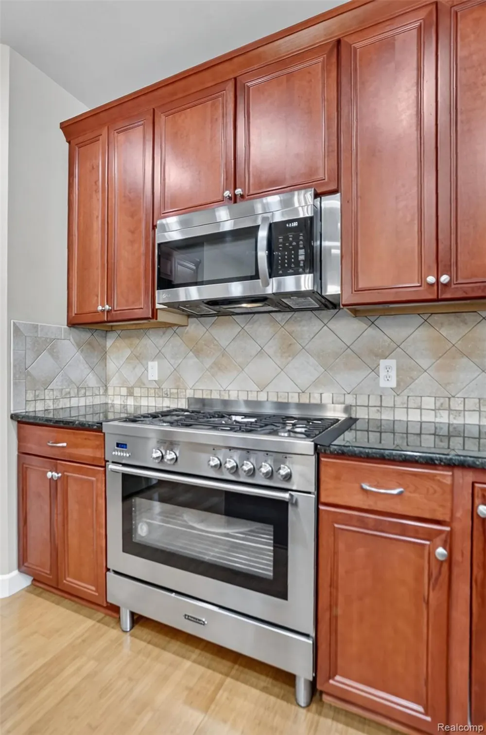 879 Benjamin Drive Troy City, MI 48098