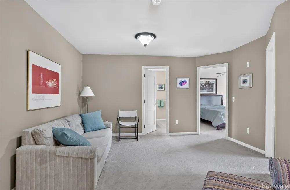 879 Benjamin Drive Troy City, MI 48098