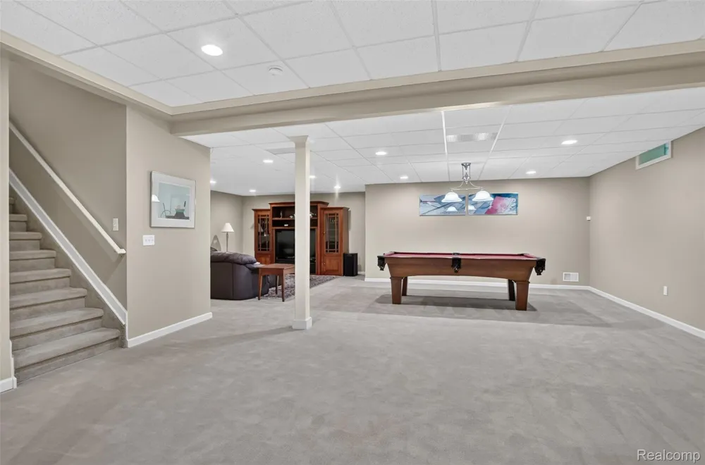 879 Benjamin Drive Troy City, MI 48098