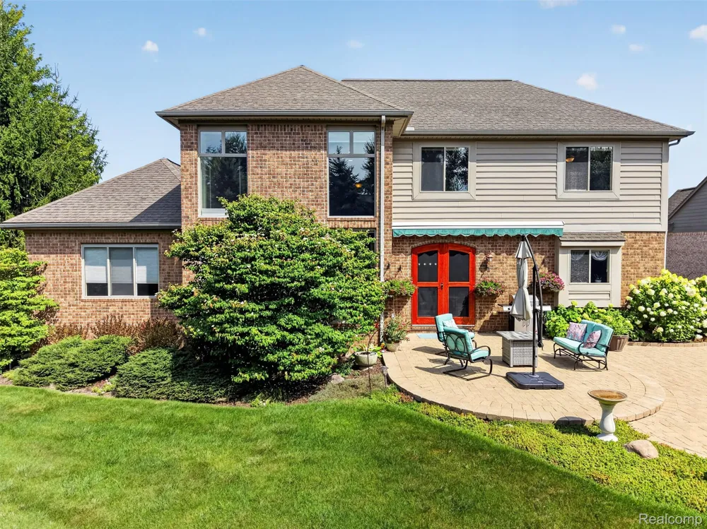 879 Benjamin Drive Troy City, MI 48098