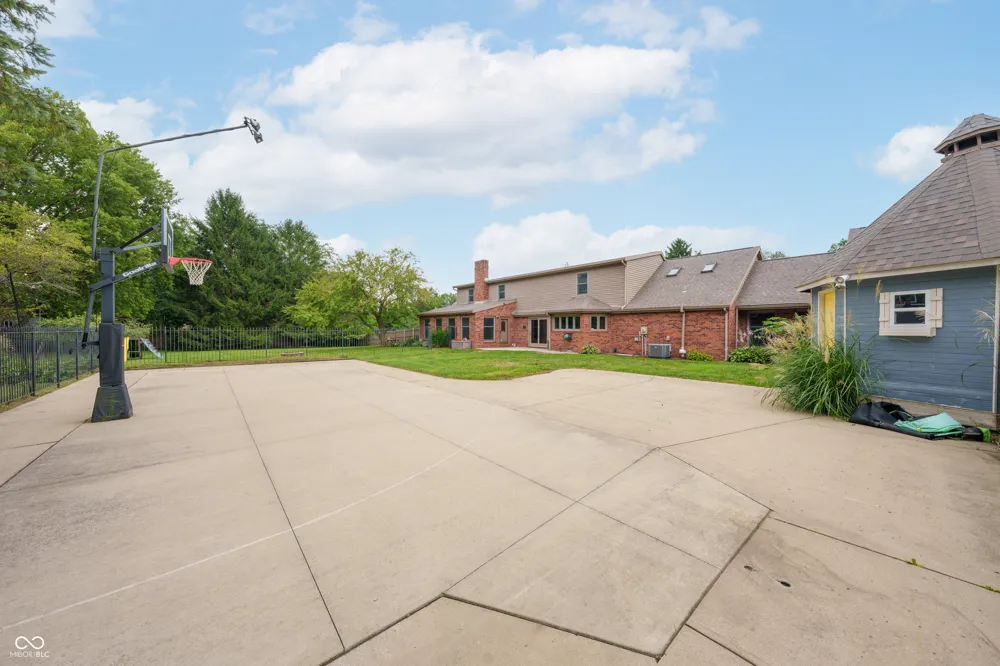 604 Mesa Road Muncie, IN 47304