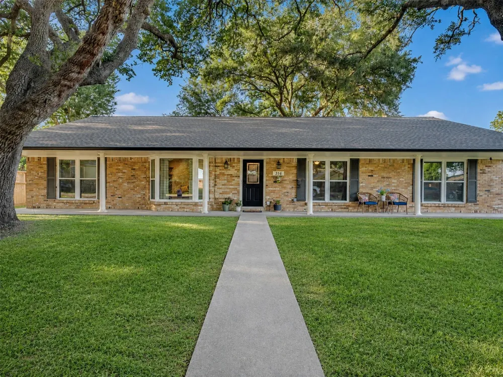 314 Coke Lane Alvin, TX 77511