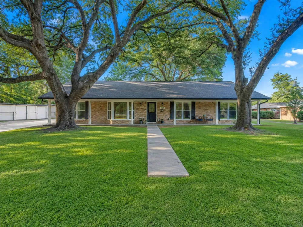 314 Coke Lane Alvin, TX 77511
