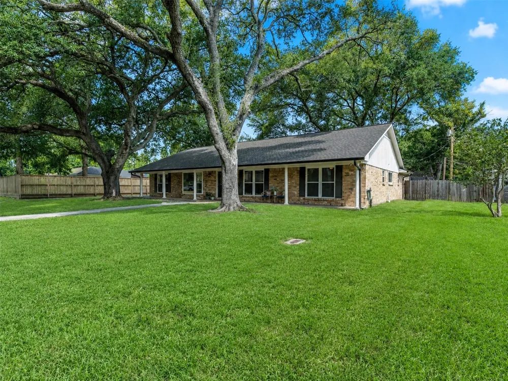 314 Coke Lane Alvin, TX 77511