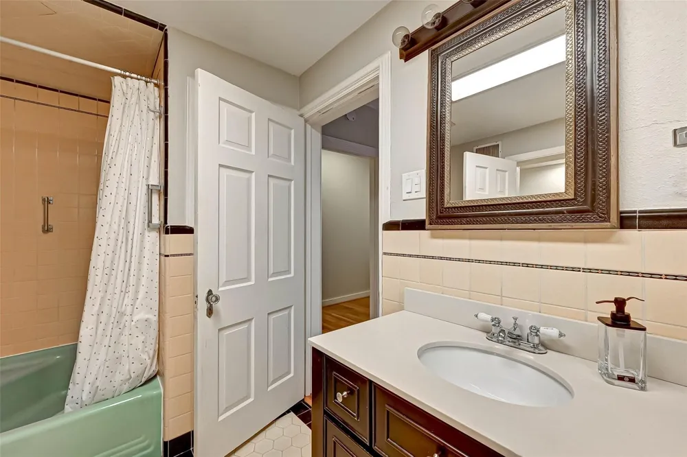 4628 Roseneath Drive Houston, TX 77021
