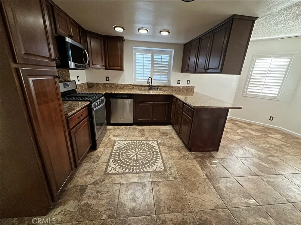 832 S Rexford Rialto, CA 92376
