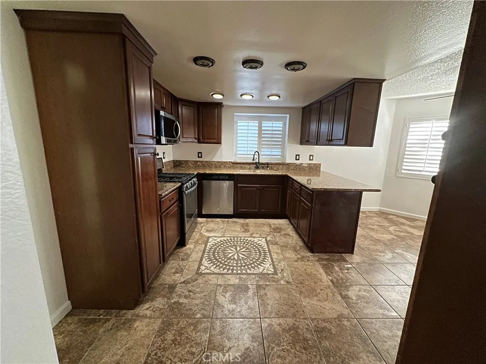 832 S Rexford Rialto, CA 92376