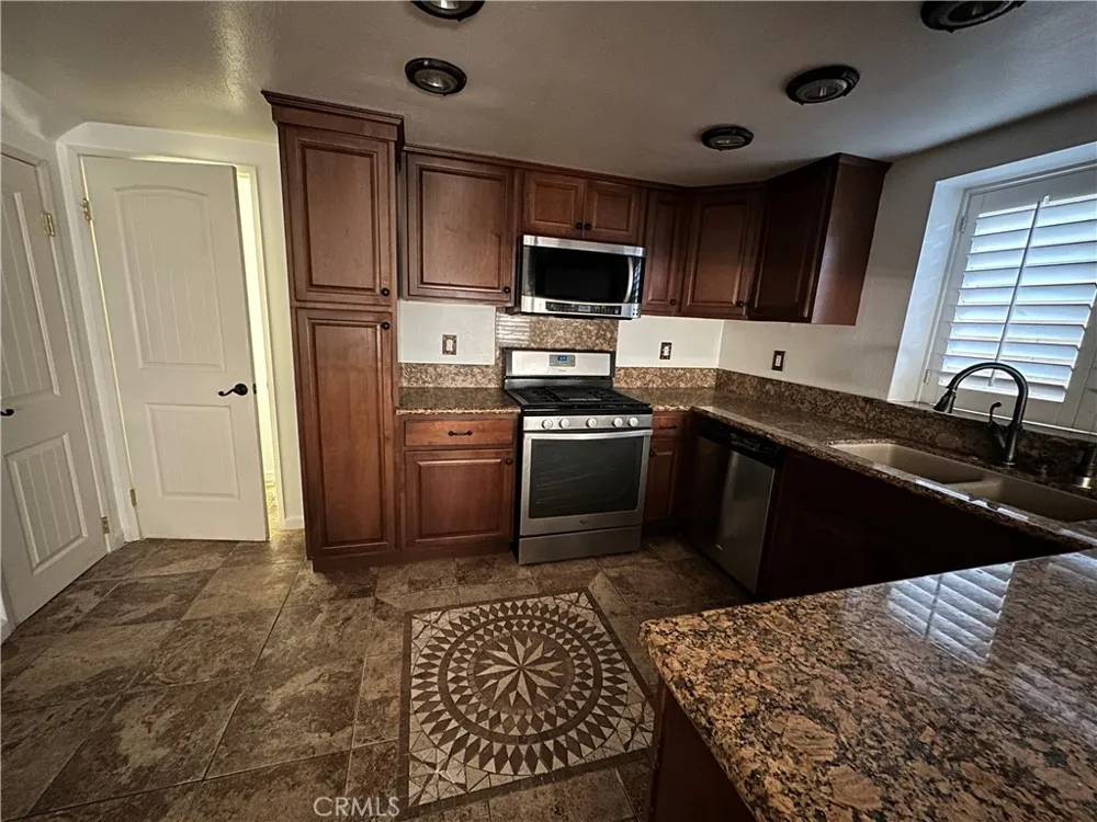 832 S Rexford Rialto, CA 92376