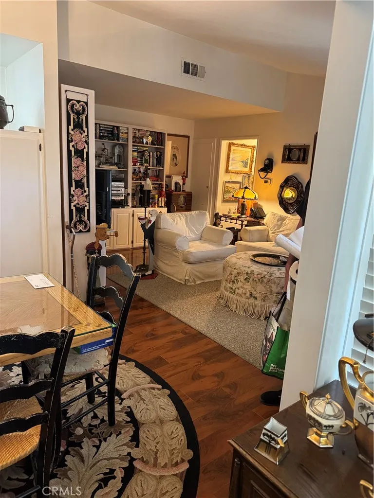 19162 Avenue Of The Oaks #B Newhall, CA 91321