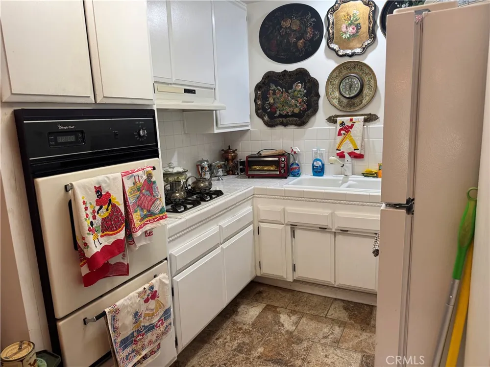 19162 Avenue Of The Oaks #B Newhall, CA 91321