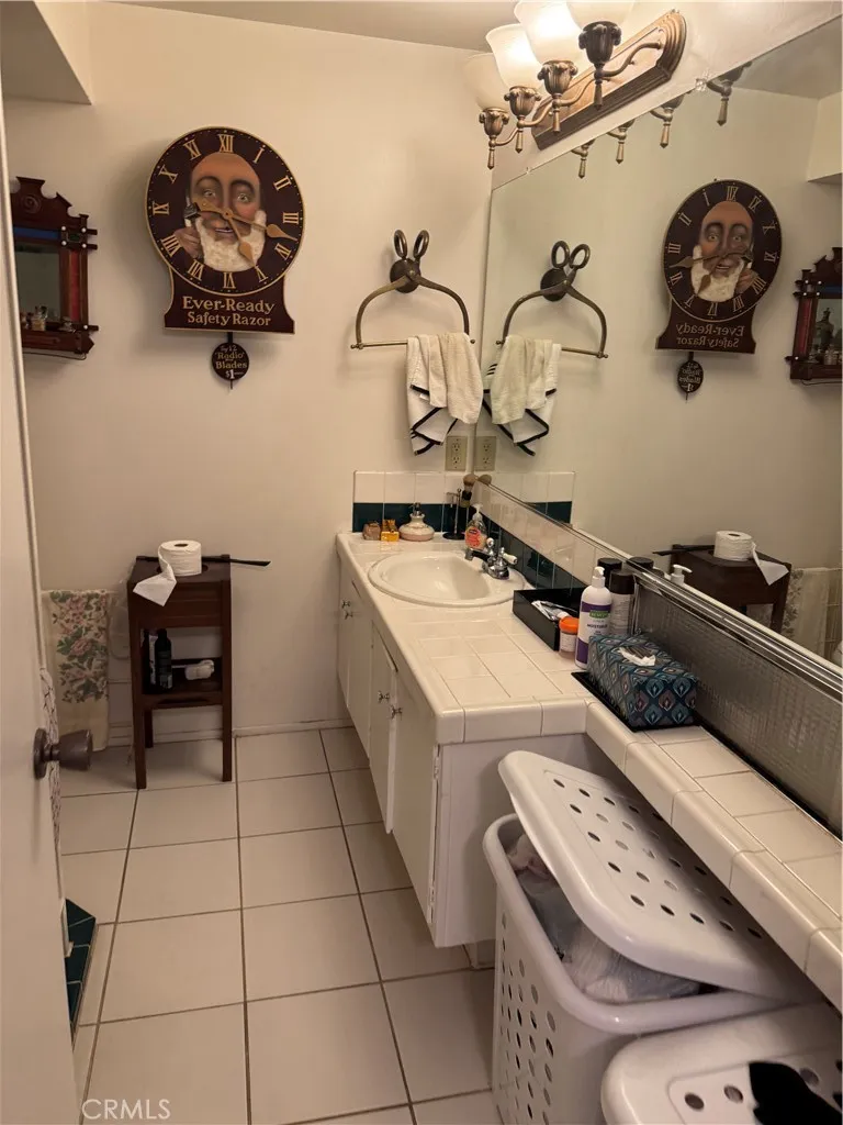 19162 Avenue Of The Oaks #B Newhall, CA 91321