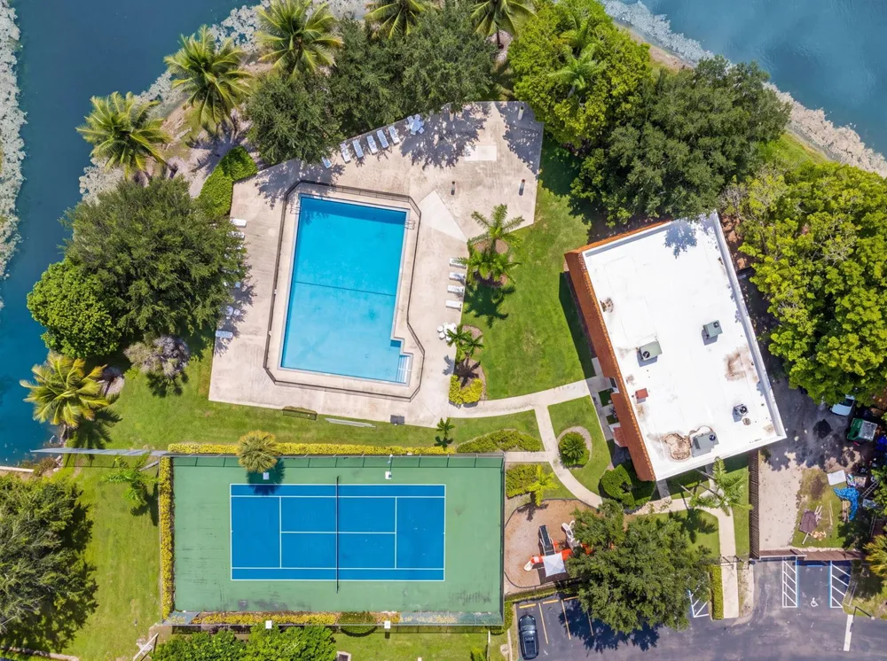 1648 CORAL AVENUE North Lauderdale, FL 33068