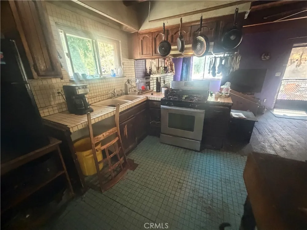 22052 Crest Forest Cedarpines Park, CA 92322