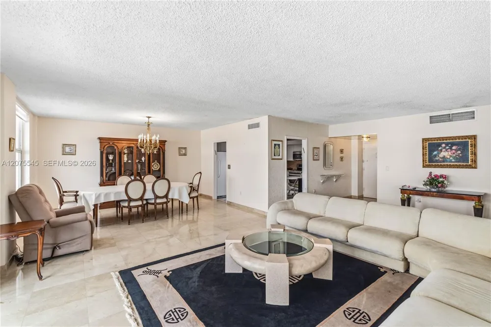 5001 Collins Ave #3B Miami Beach, FL 33140