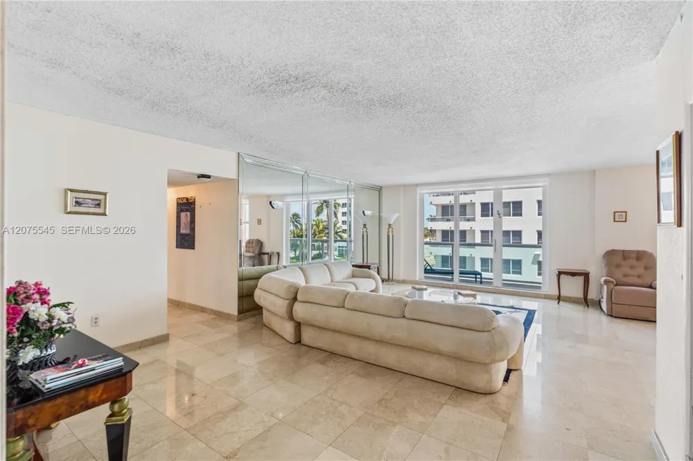 5001 Collins Ave #3B Miami Beach, FL 33140