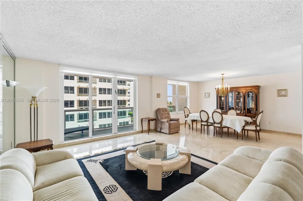 5001 Collins Ave #3B Miami Beach, FL 33140