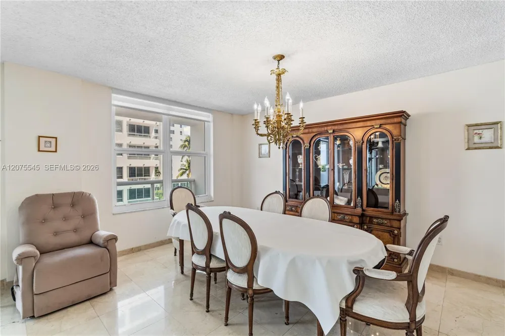 5001 Collins Ave #3B Miami Beach, FL 33140