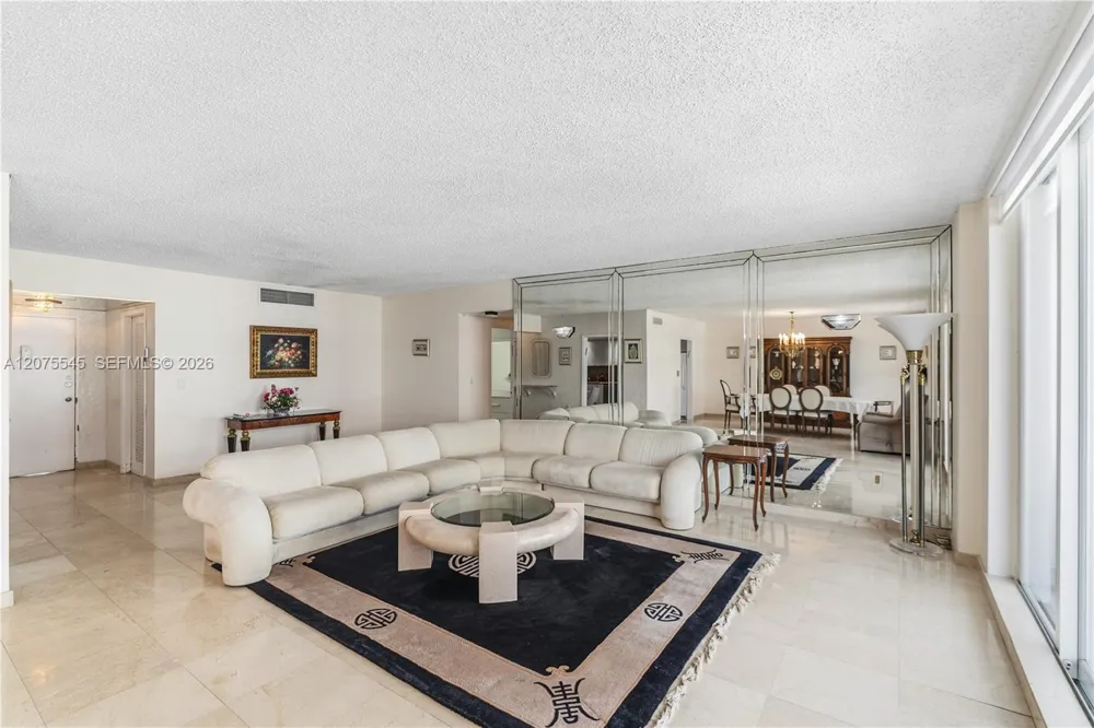 5001 Collins Ave #3B Miami Beach, FL 33140
