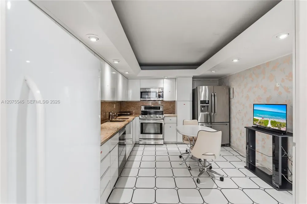 5001 Collins Ave #3B Miami Beach, FL 33140