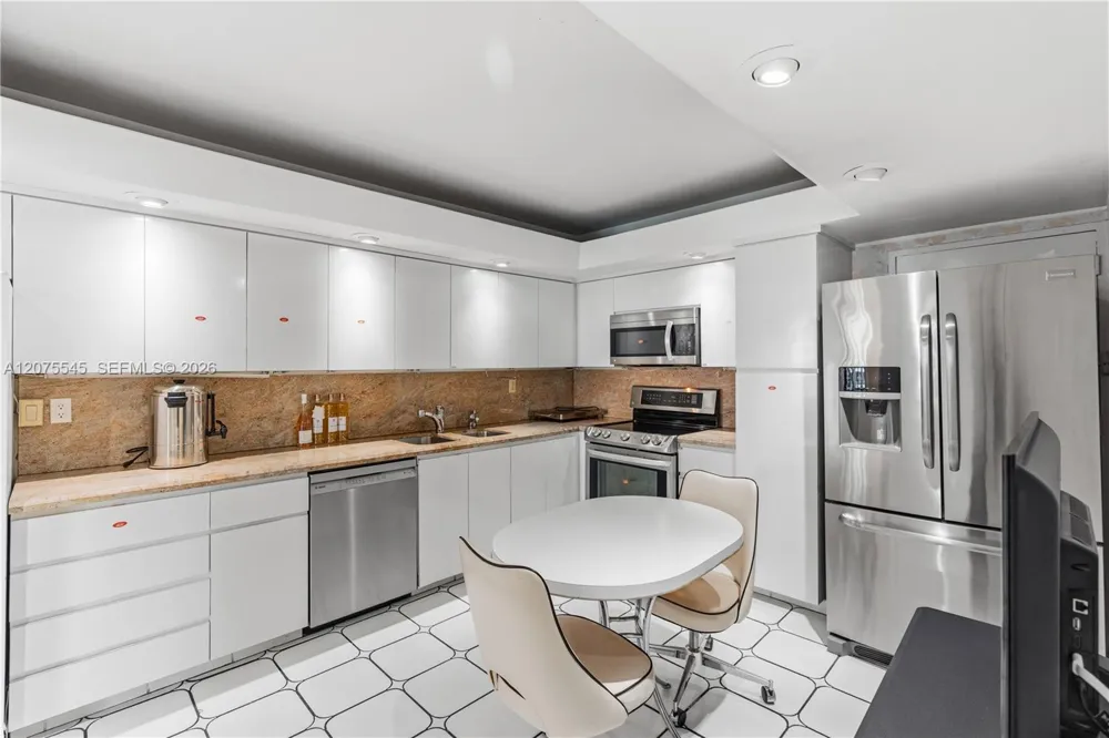 5001 Collins Ave #3B Miami Beach, FL 33140