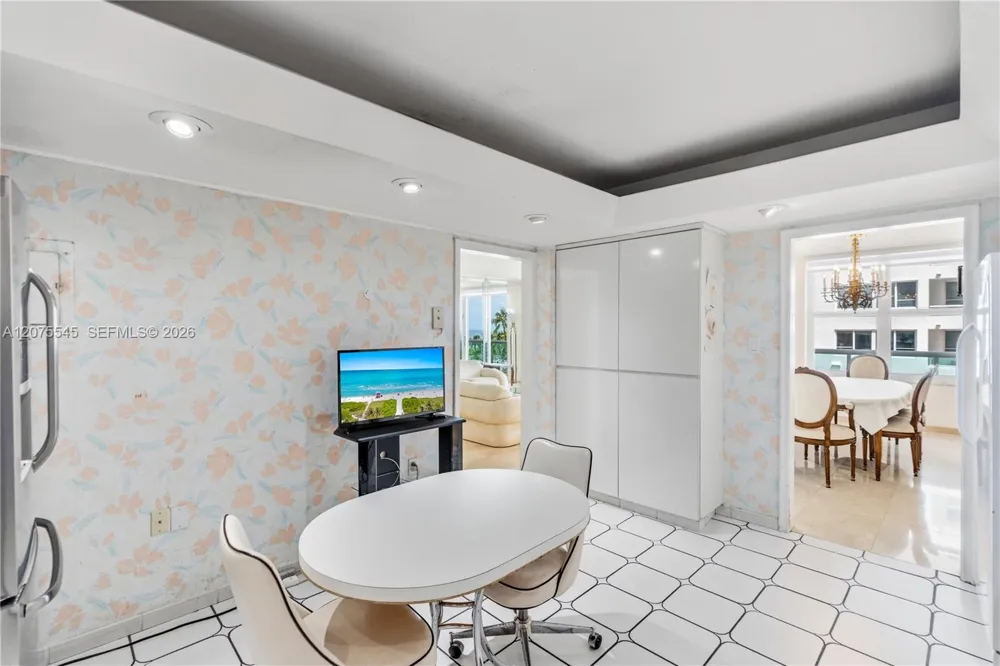 5001 Collins Ave #3B Miami Beach, FL 33140