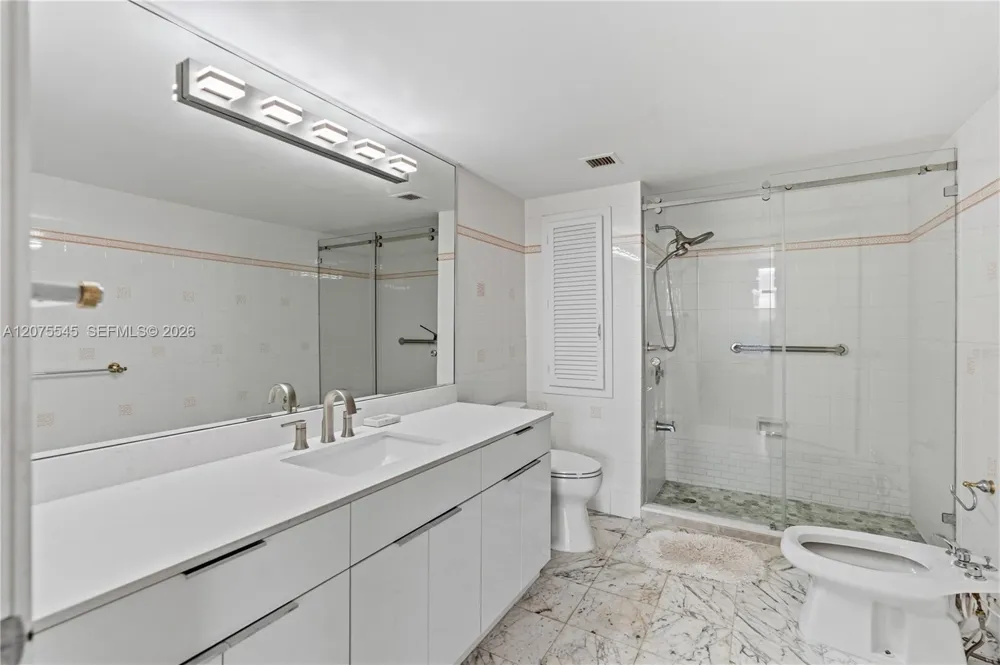 5001 Collins Ave #3B Miami Beach, FL 33140