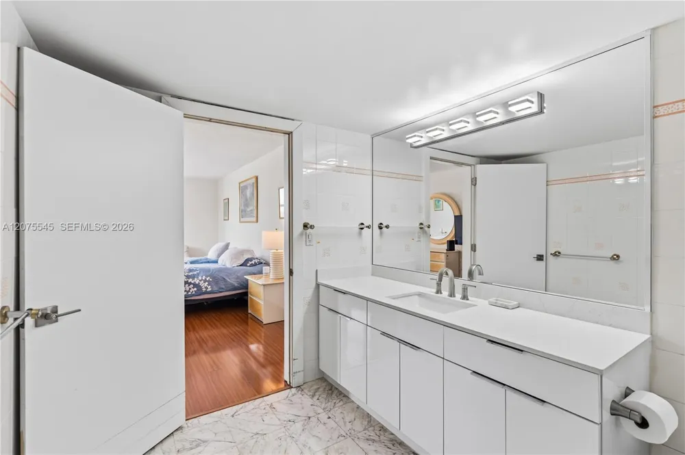 5001 Collins Ave #3B Miami Beach, FL 33140