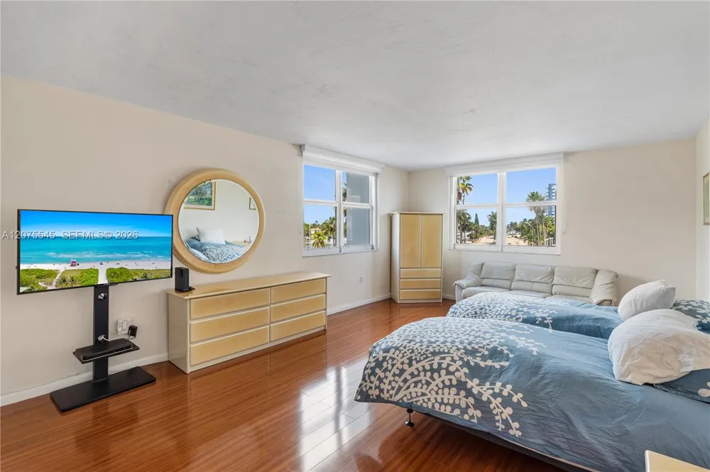 5001 Collins Ave #3B Miami Beach, FL 33140