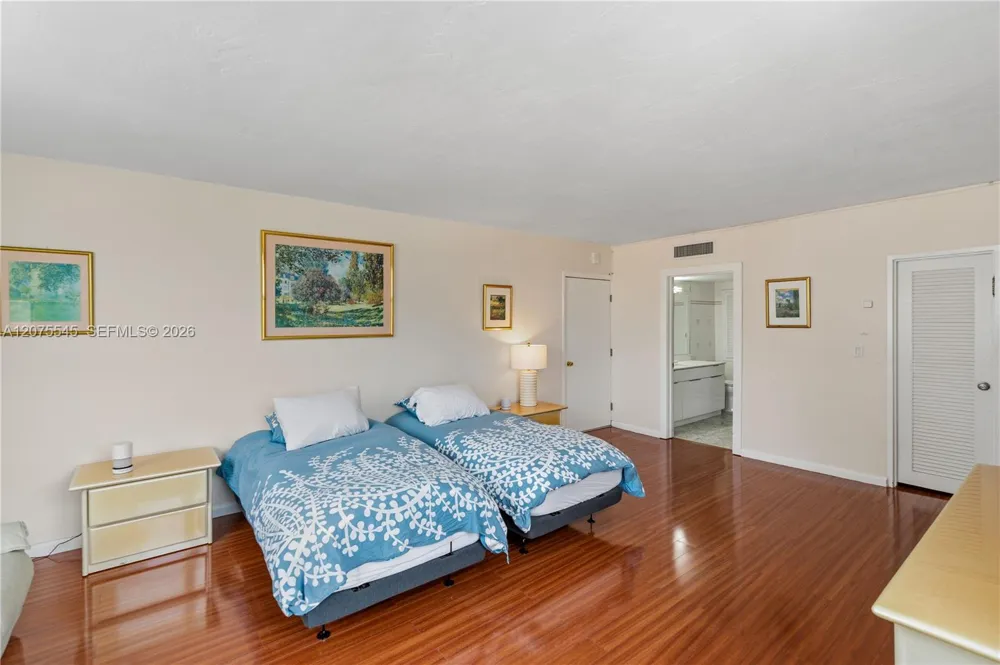 5001 Collins Ave #3B Miami Beach, FL 33140