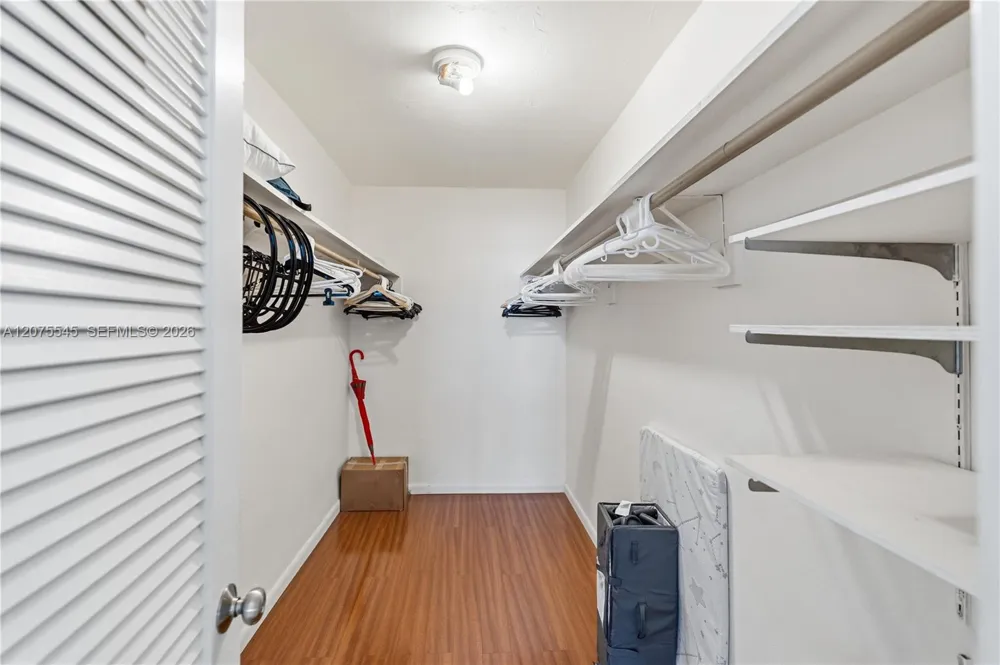 5001 Collins Ave #3B Miami Beach, FL 33140