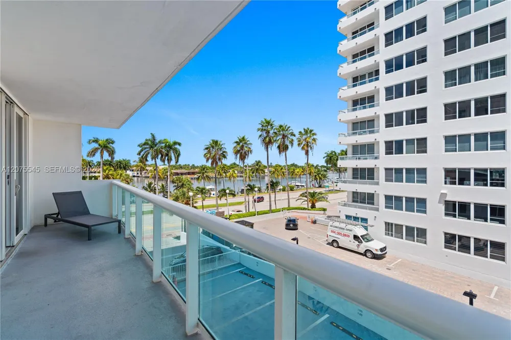 5001 Collins Ave #3B Miami Beach, FL 33140