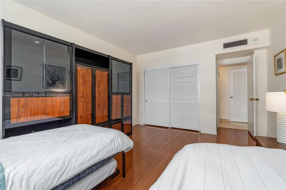 5001 Collins Ave #3B Miami Beach, FL 33140
