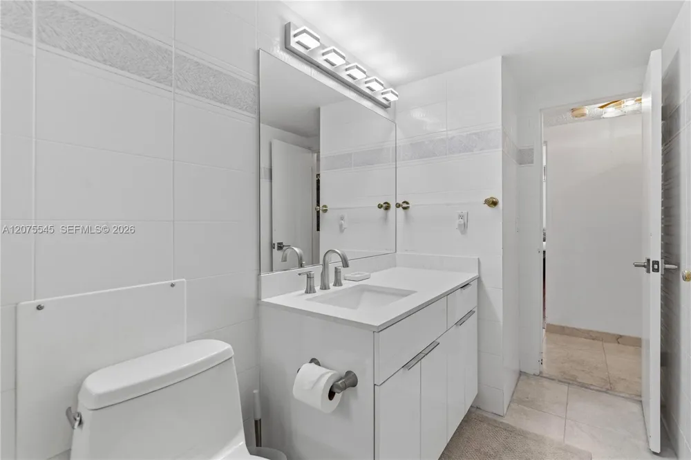 5001 Collins Ave #3B Miami Beach, FL 33140