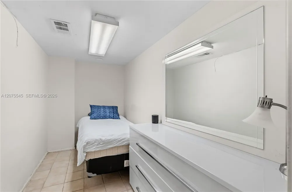 5001 Collins Ave #3B Miami Beach, FL 33140